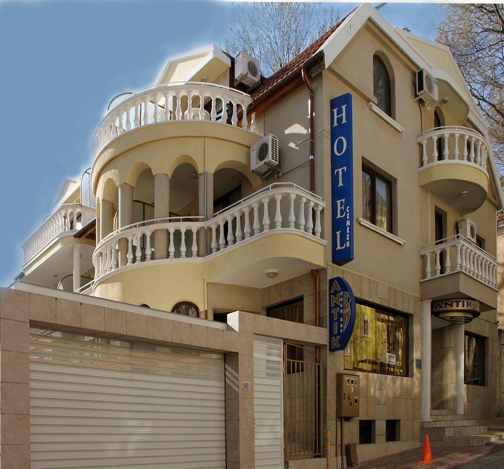 Antik Hotel Varna Bagian luar foto