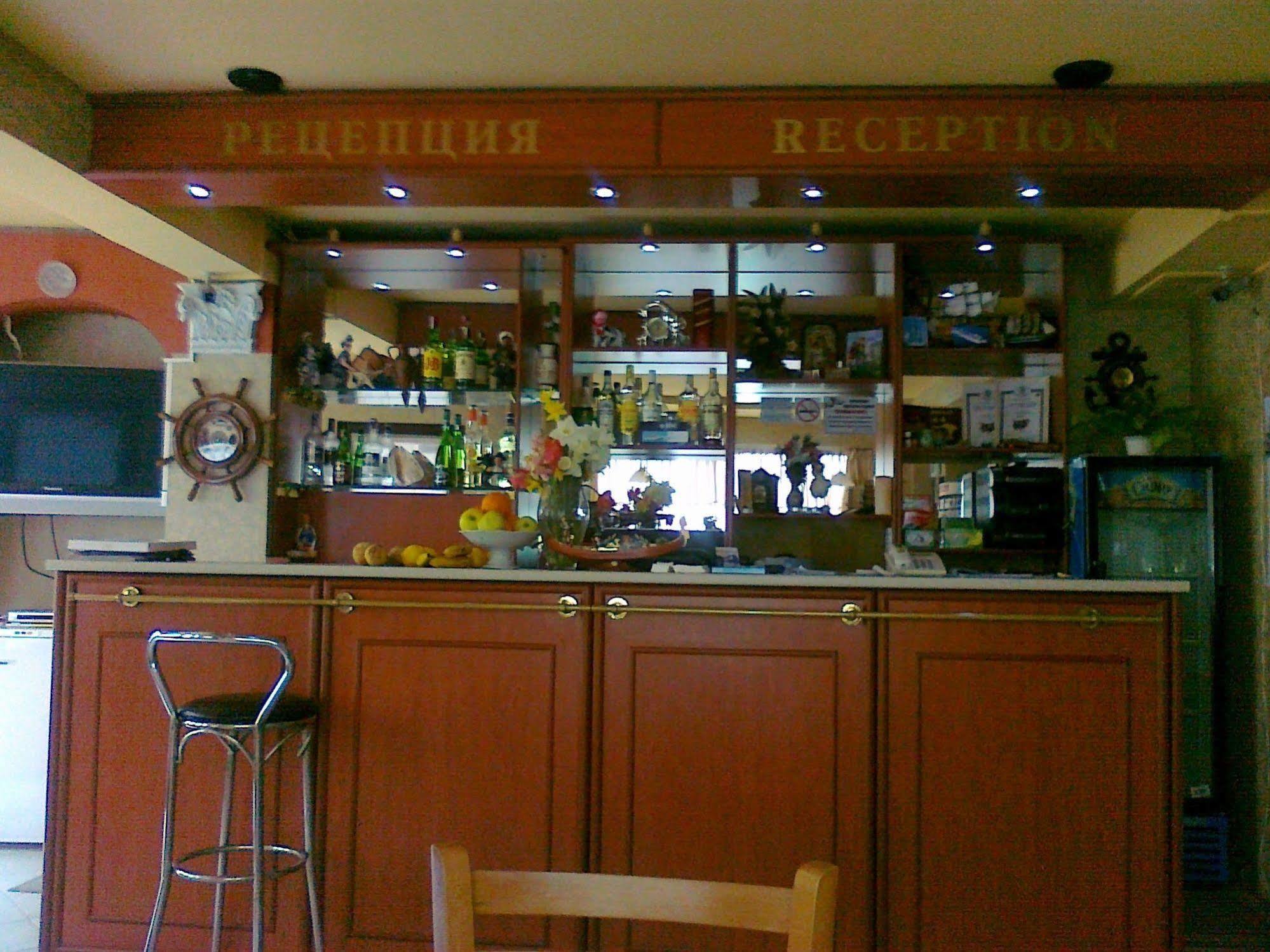 Antik Hotel Varna Bagian luar foto