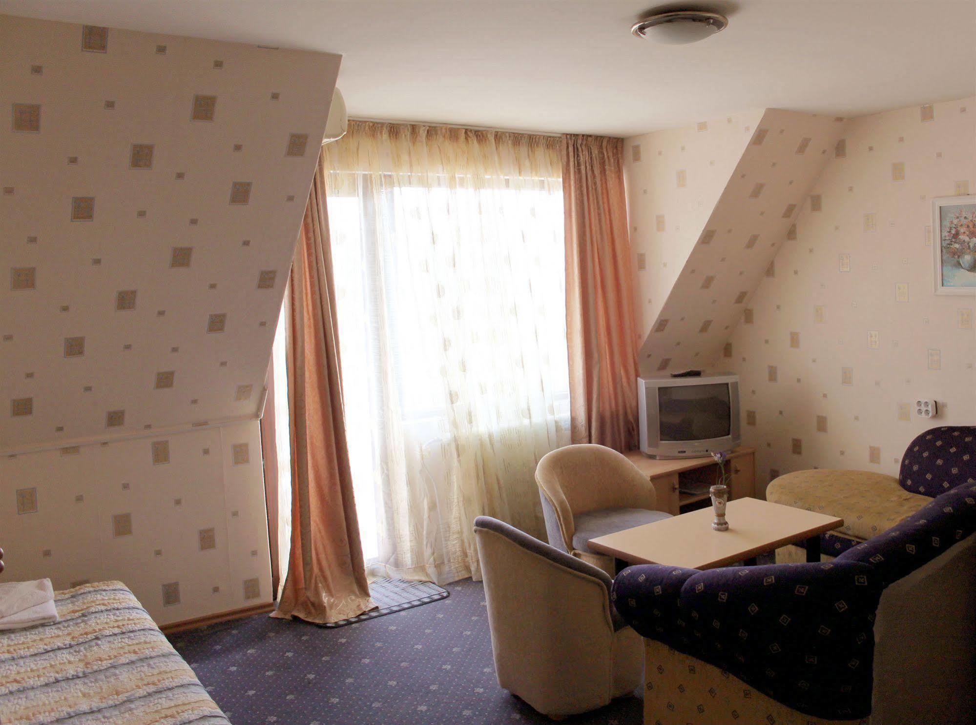 Antik Hotel Varna Bagian luar foto
