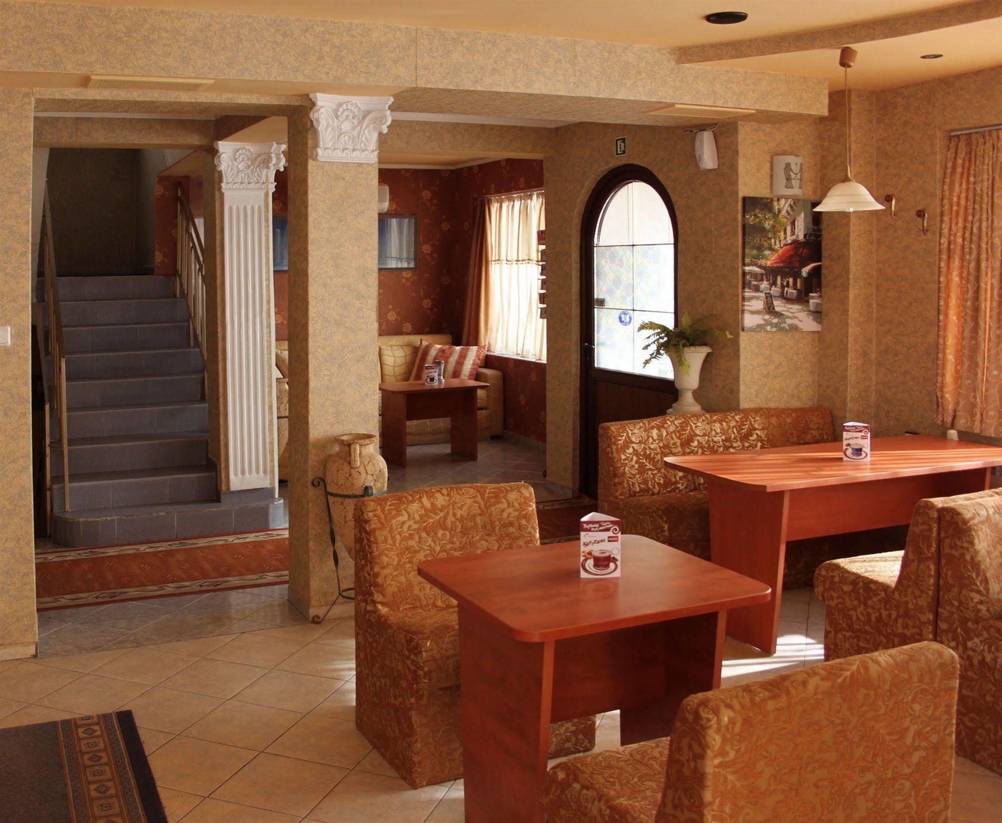 Antik Hotel Varna Bagian luar foto