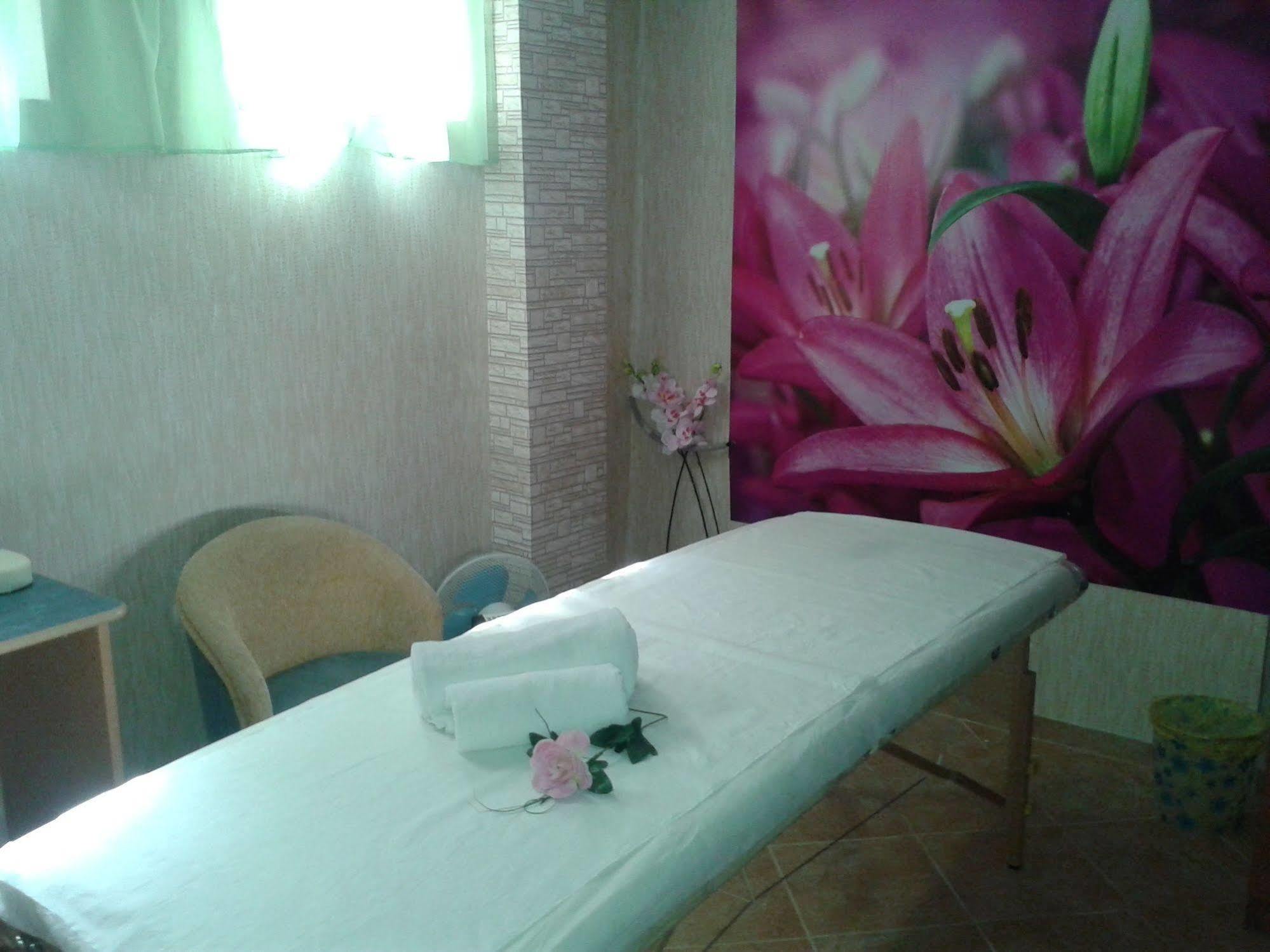 Antik Hotel Varna Bagian luar foto