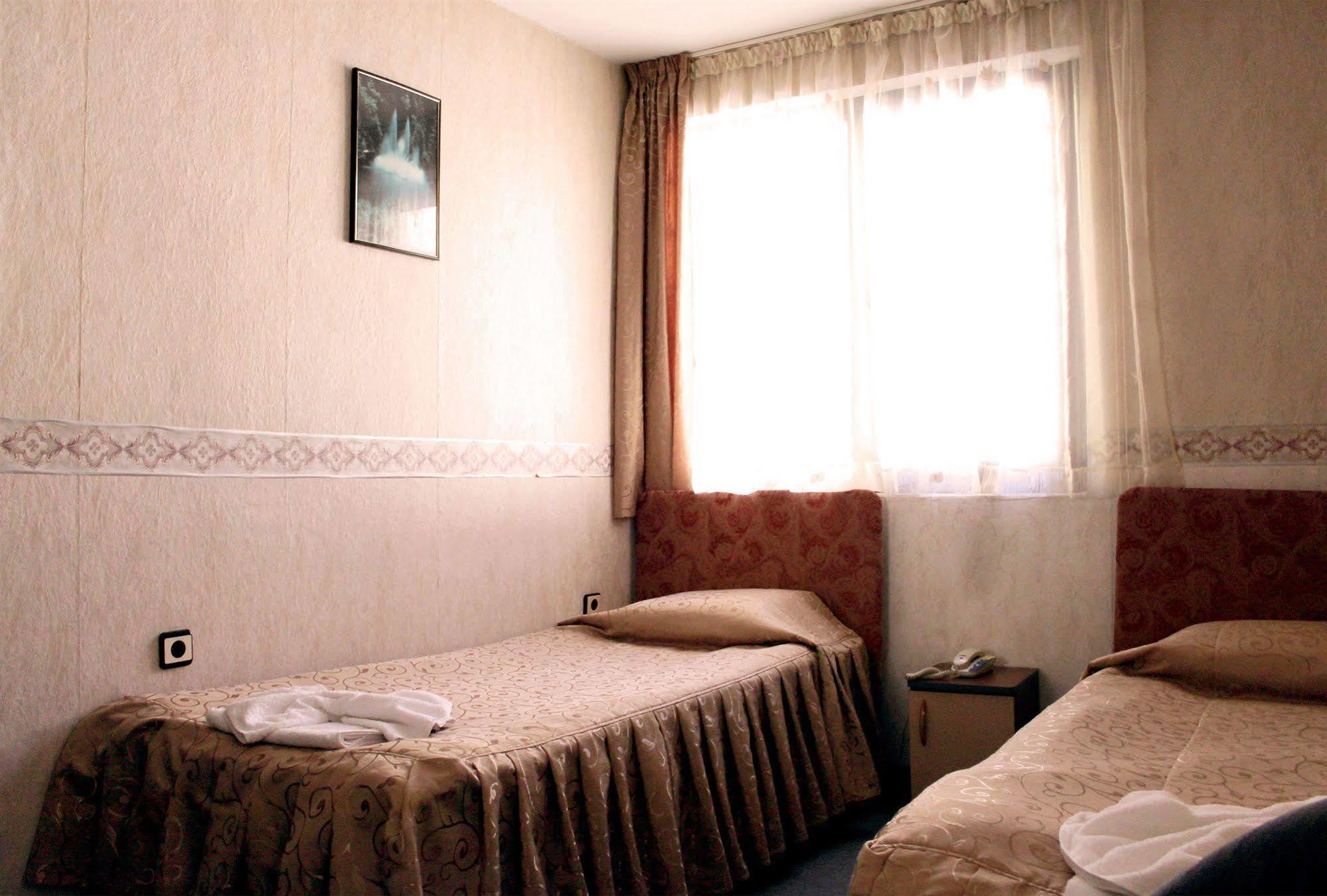 Antik Hotel Varna Bagian luar foto