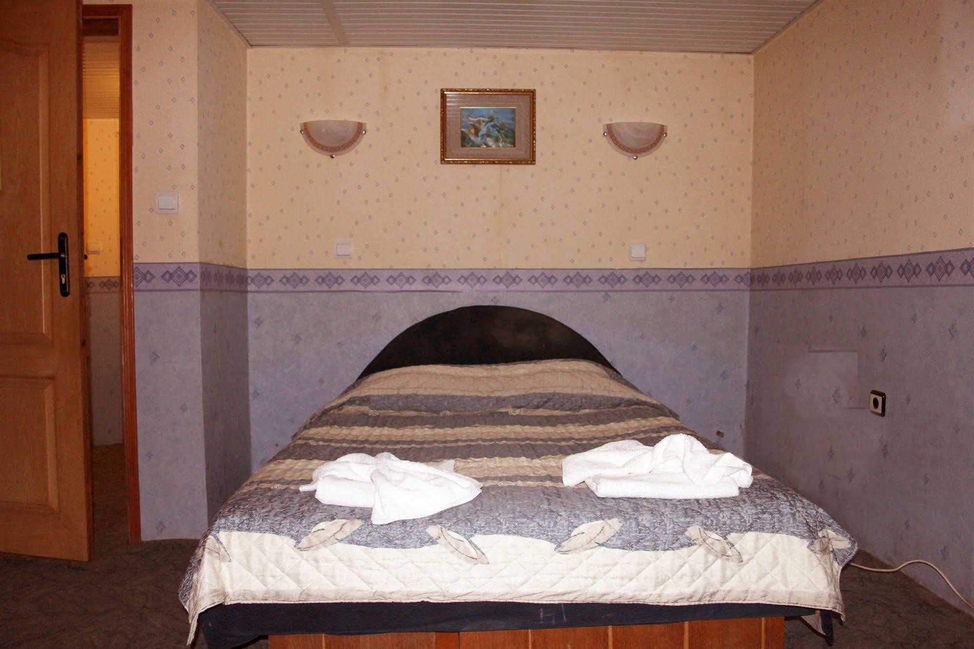 Antik Hotel Varna Bagian luar foto