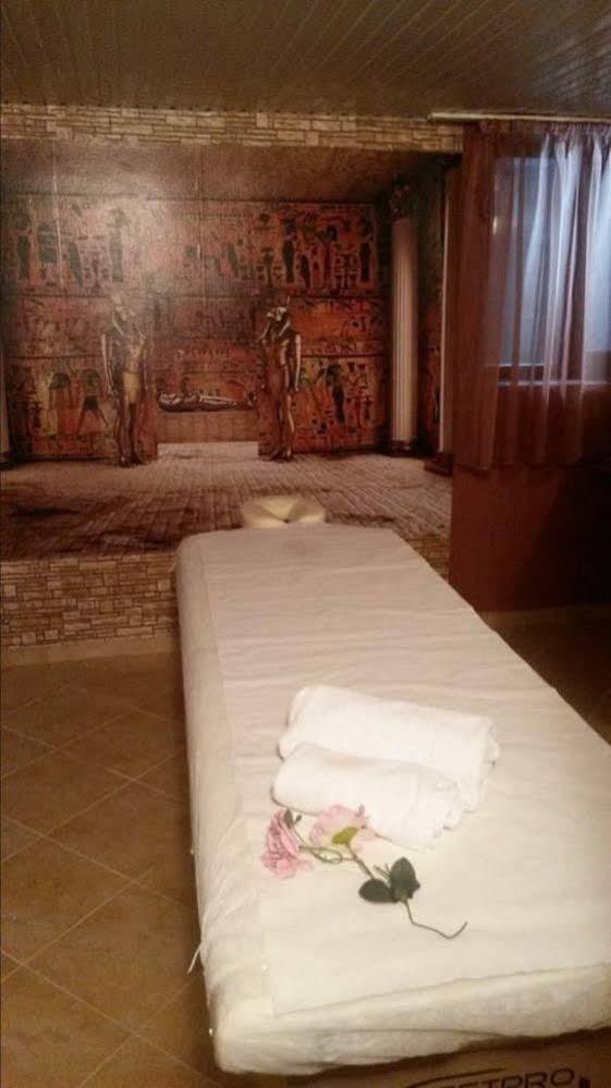 Antik Hotel Varna Bagian luar foto